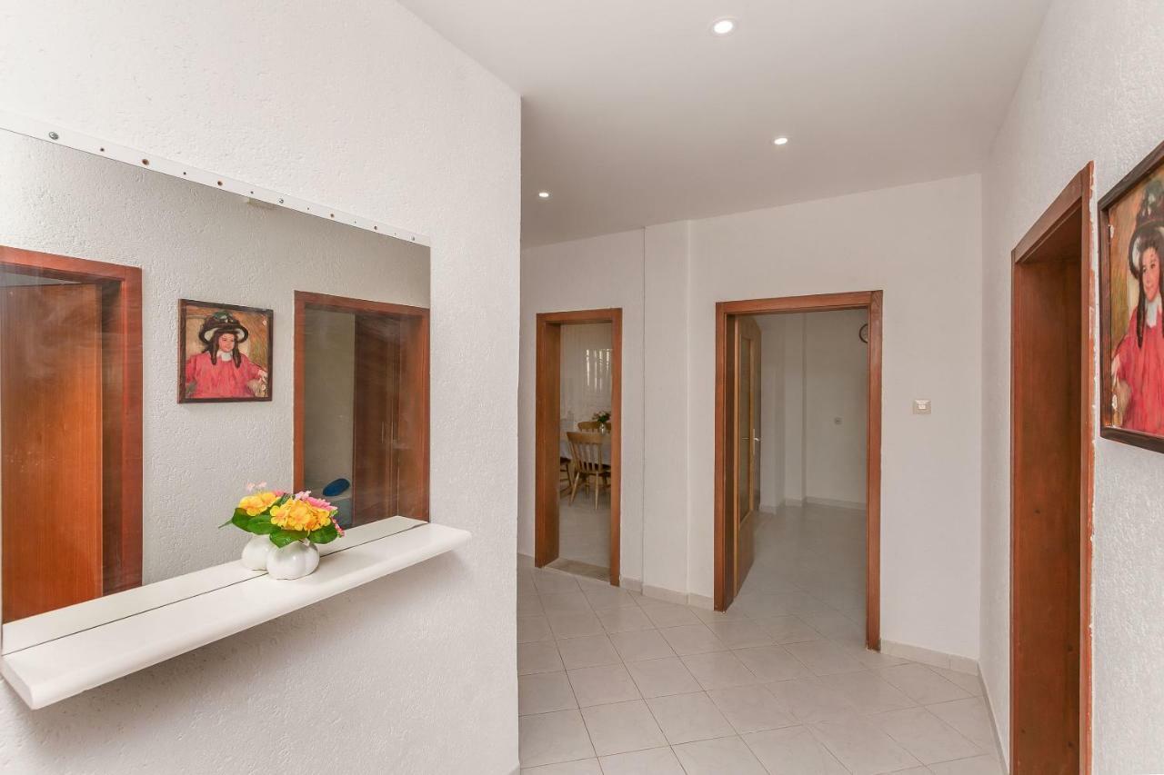 Apartma Luca Omis
